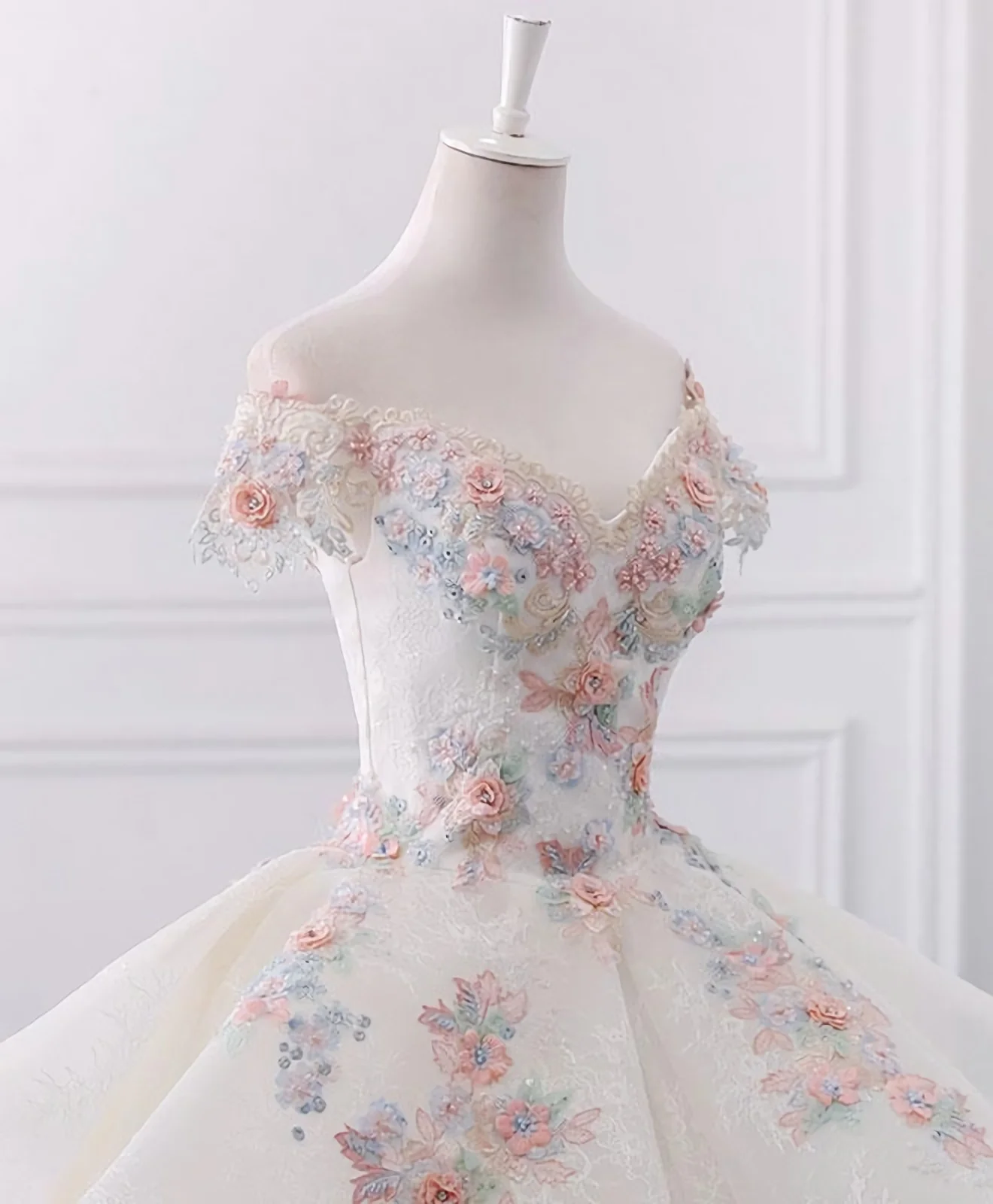 Stunning Off The Shoulder Flower Ball Gown Lace Wedding Dress Y1145