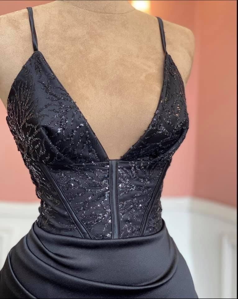 Sheath/Column Black Spaghetti Straps V Neck Prom Dress Y2860
