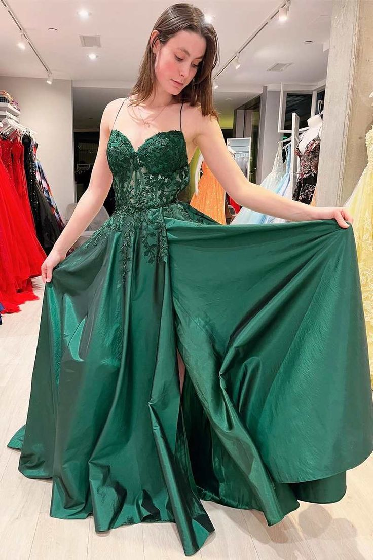 Green Floral Appliques Lace-Up A-Line Prom Dress Y6326