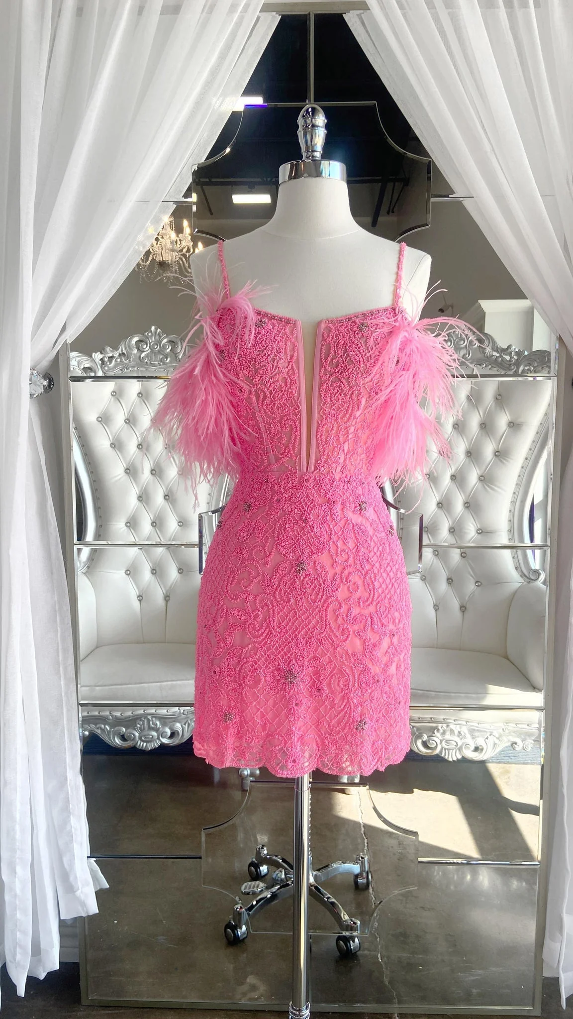 Charming Sheath Spaghetti Straps Pink Short Beaded Feather Homecoming Dresses Y2866