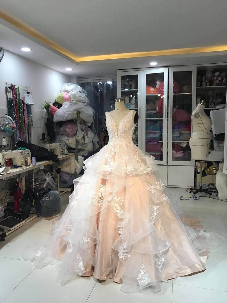 V Neckline Wedding Dress,Beautiful Ivory Wedding Dress,Romantic Wedding Dress Y6302
