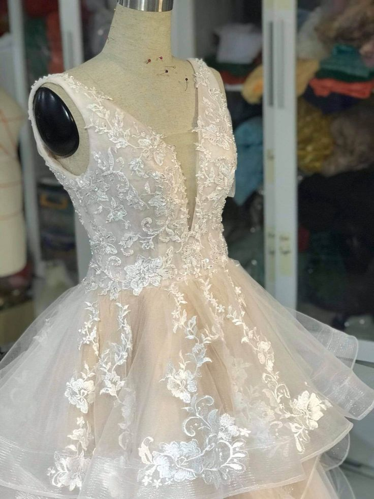 V Neckline Wedding Dress,Beautiful Ivory Wedding Dress,Romantic Wedding Dress Y6302