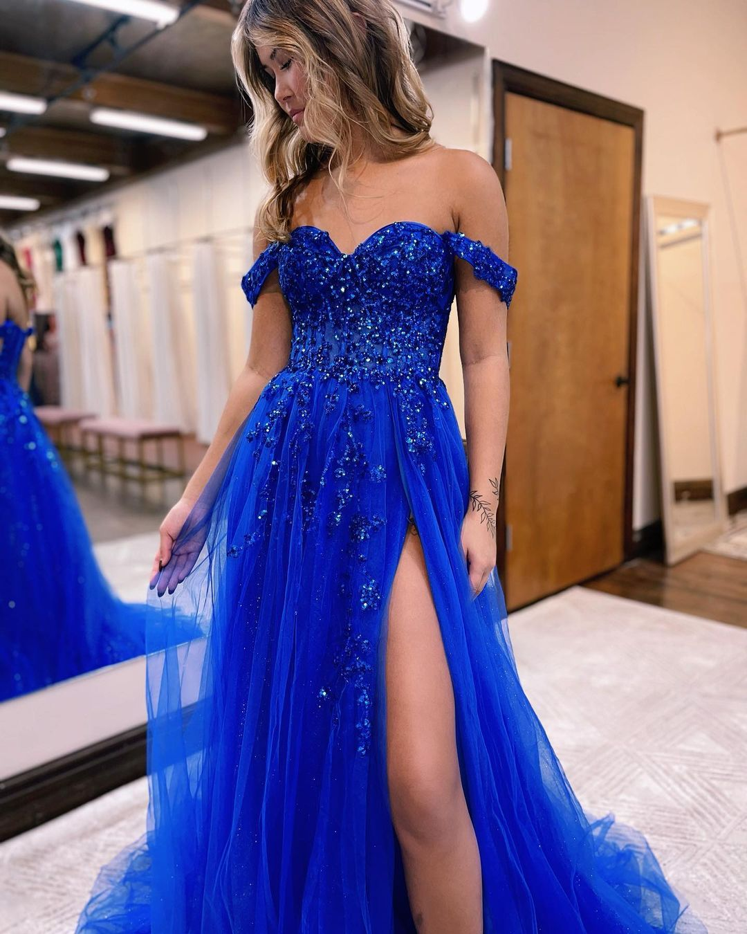 Cute A Line Off the Shoulder Royal Blue Tulle Prom Dresses Y1473